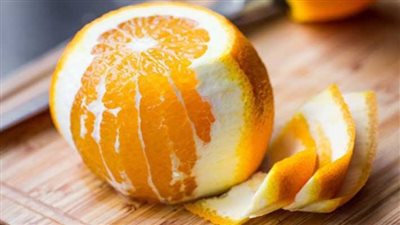 فوائد قشر البرتقال، لعلاج عسر الهضم والكحة ومنظف منزلي قوي