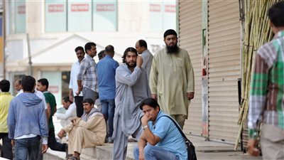 السعودية تصدر عقوبات ضد عدد من المقيمين من بينها الترحيل 