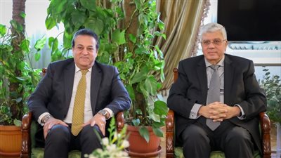 تكريم وزير الصحة من مجلس المراكز البحثية لجهوده في دعم ملف البحث العلمي