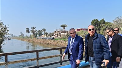 وزير الموارد المائية والري ومحافظ قنا يتفقدان قناطر نجع حمادي الجديدة 