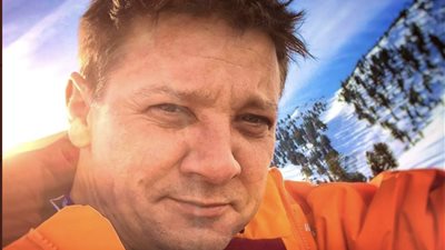 تطورات الحالة الصحية لنجم مارفل جيريمي رينر بعد تعرضه لحادث خطير