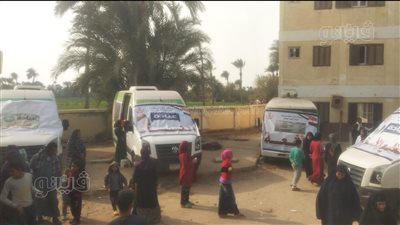 كشف وعلاج بالمجان لـ1573 مواطنًا في قافلة طبية ببني سويف 