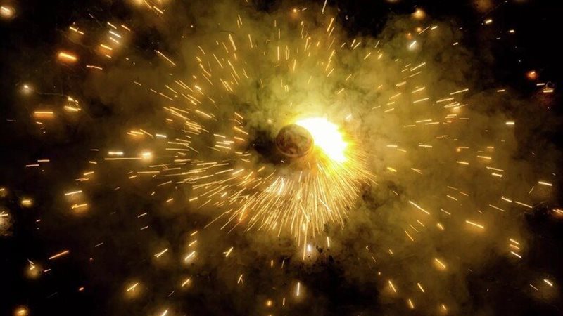 ألعاب نارية، فيتو