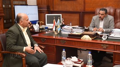 محافظ مطروح يعتمد حركة تغييرات محدودة بقيادات التعليم