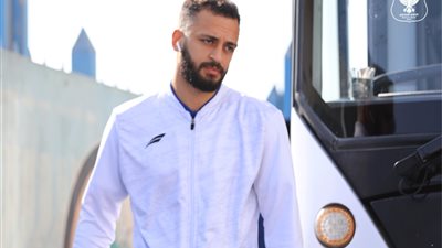 بعد أحداث مباراة الأهلي وبيراميدز، هل يتكرر سيناريو إمام عاشور مع مروان حمدي؟ 