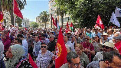 إضراب في تونس يعطل حركة النقل في العاصمة
