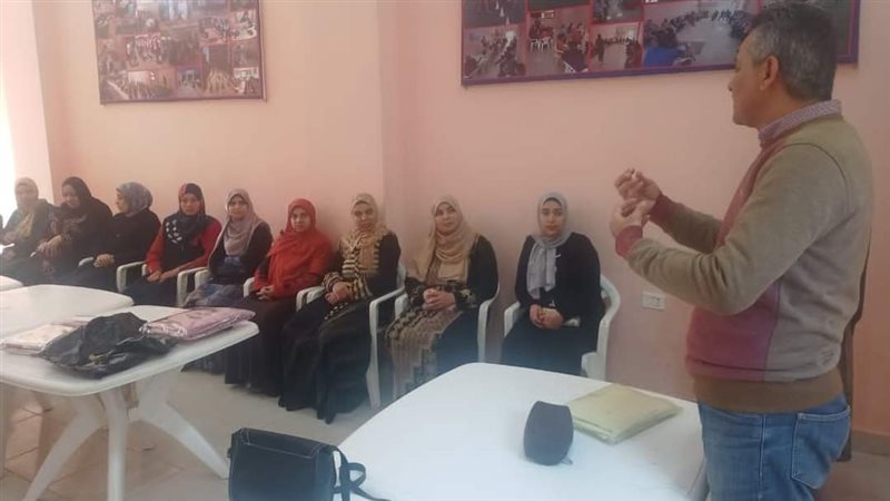 ورش تعليم الخياطة
