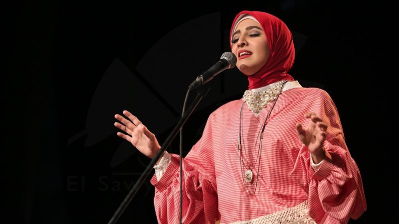الفنانة هلا رشدي،