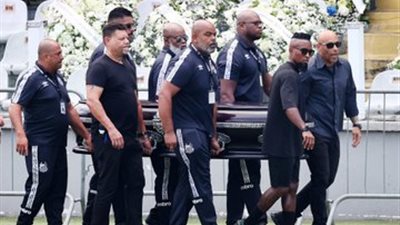 وفاة بيليه، جماهير البرازيل تلقي النظرة الأخيرة على أسطورة كرة القدم (فيديو)