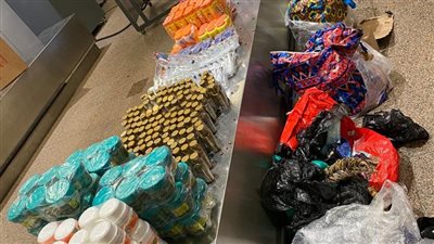 إحباط تهريب 5 كيلو شعر مستعار ومخدرات بمطار القاهرة