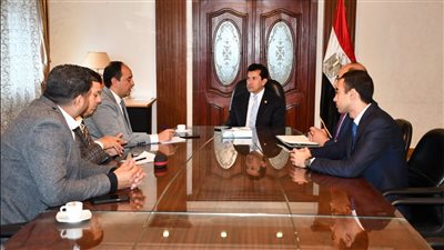 أشرف صبحي يلتقي مدير صندوق مكافحة الإدمان لبحث التعاون وتوعية الشباب 