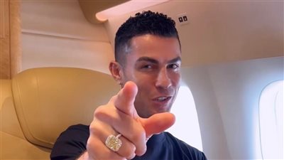 رونالدو ينشر صورة من الطائرة خلال توجهه إلى السعودية