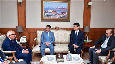 بورسعيد تبحث مع شركة صينية إقامة أكبر مصنع للجوارب بالشرق الأوسط (صور)