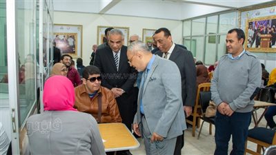 رئيس جامعة طنطا يتفقد مركز رعاية الطلاب المكفوفين والمعاقين بكلية الآداب