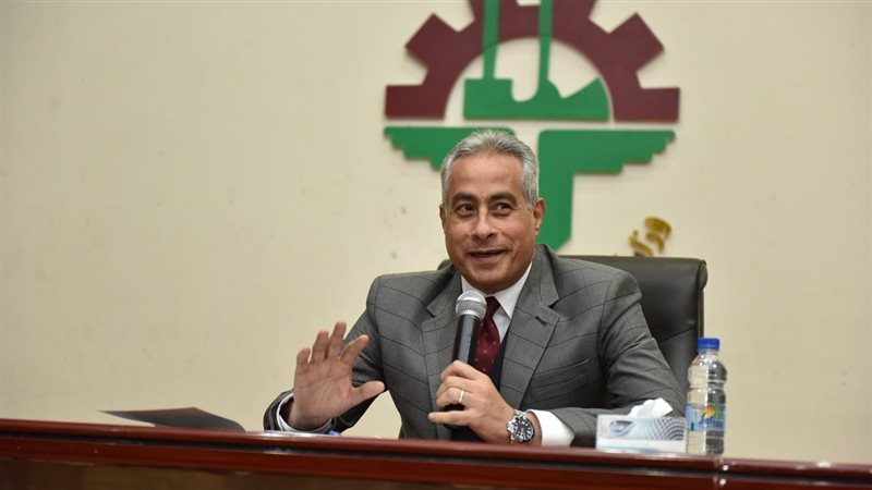 حسن شحاتة وزير القوى