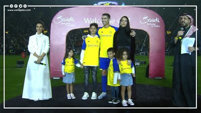 جورجينا تظهر بالعباءة.. النصر يقدم رونالدو للجماهير (فيديو جراف)