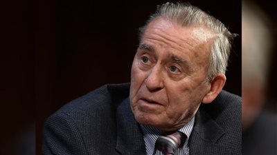 وفاة رائد الفضاء والتر كاننجهام عضو أول رحلة مأهولة في برنامج أبولو