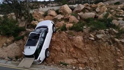 المعجزة، سقوط سيارة من ارتفاع 76 مترا ونجاة ركابها