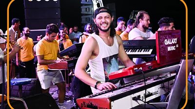 عبسلام هارب من 13 حكما قضائيا.. تفاصيل القبض على رئيس كوكب المريخ العازف محمد عبدالسلام (فيديو جراف)