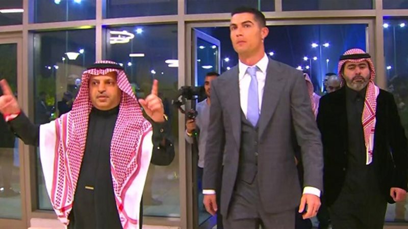 رونالدو ورئيس نادي