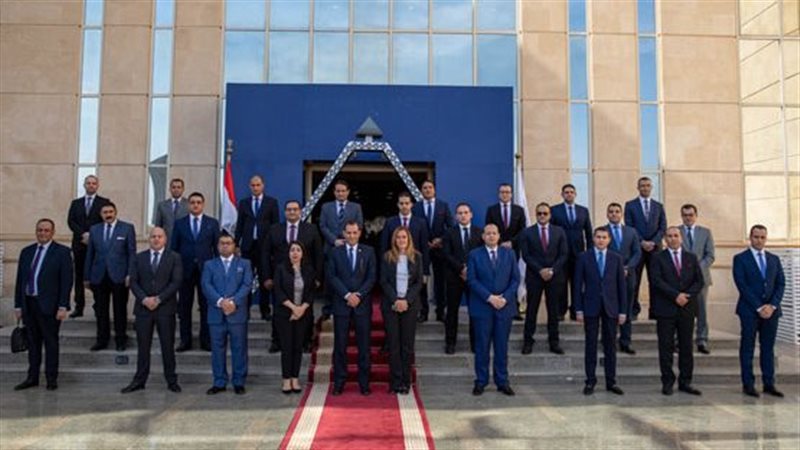 رؤساء المدن والأحياء،