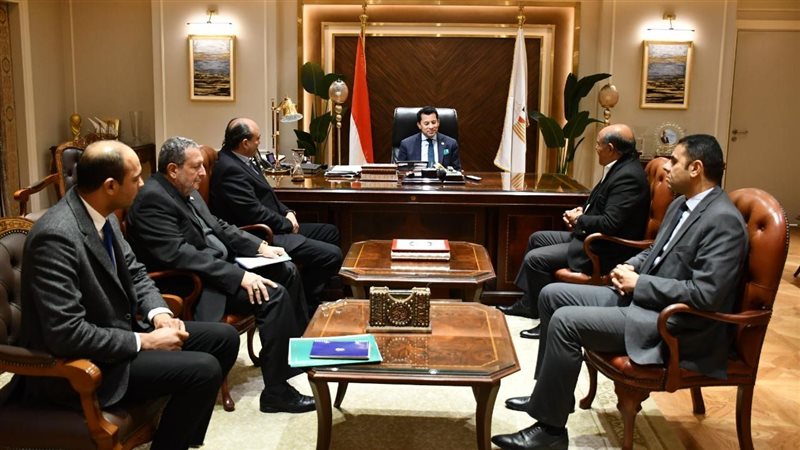 وزير الرياضة مع مجلس