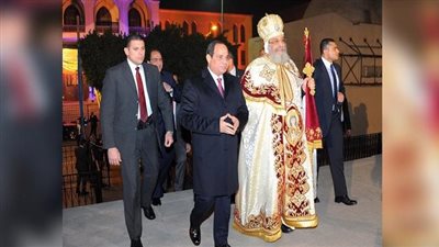هل يفاجئ السيسي اليوم الأقباط ويزور الكنيسة للمرة العاشرة؟ 