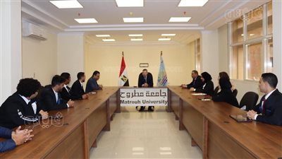 رئيس جامعة مطروح يلتقى مجلس اتحاد الطلاب (صور)