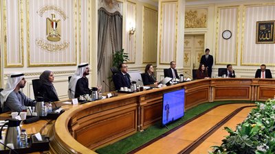 مدبولي يبحث مع مسئولين إماراتيين ترتيبات مشاركة مصر كضيف شرف فى 