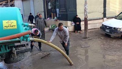 استمرار أعمال شفط مياه الأمطار من شوارع الغربية لليوم الثاني (صور)