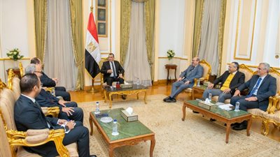 وزير الإنتاج الحربي يبحث مع سفير مصر بكرواتيا التعاون المشترك 