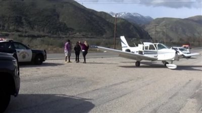 على طريق سريع، شجاعة طيار تنقذ عائلة من الموت المحقق في هبوط اضطراري