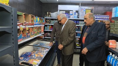محافظ الجيزة يتفقد السلاسل التجارية في بولاق الدكرور