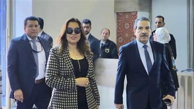 محافظ دمياط ورئيس جهاز تنمية المشروعات يتفقدان معرض الأثاث (الصور)