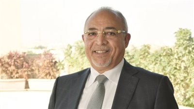 نائب رئيس العقار المصري يطالب بإعادة النظر فى ضرائب الأفراد والشركات