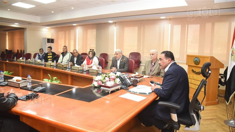 محافظ مطروح يبحث