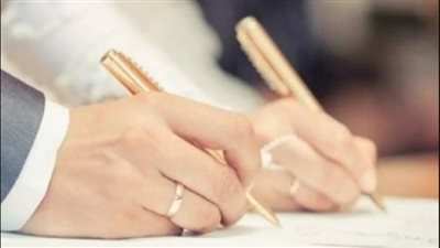 مأذون كويتي يعقد قرانا باللغتين الإنجليزية والعربية (فيديو)