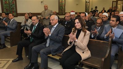 محافظ الجيزة يزور مقر الكنيسة الإنجيلية للتهنئة بعيد الميلاد (صور)