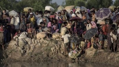 مأساة عاشها 200 لاجئ من مسلمي الروهينجا بينهم طفلة شربت مياه البحر حتى ماتت (فيديو)