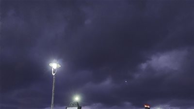 سحب وغيوم وأمطار خفيفة على الإسكندرية (فيديو) 