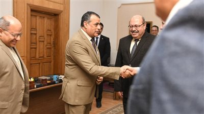 وزير الإنتاج الحربي يهنئ العاملين الأقباط بعيد الميلاد 