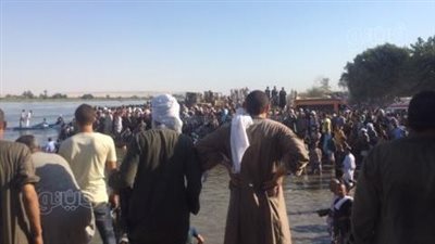 شحوط معدية نيلية على متنها 100 راكب دون خسائر بشرية في بني سويف 