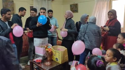 طلاب صيدلة المنصورة الجديدة في زيارة لدار الطفولة والأمل لرعاية ذوي الهمم