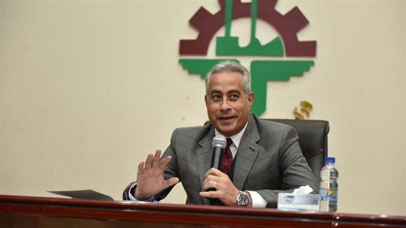 حسن شحاتة وزير القوى