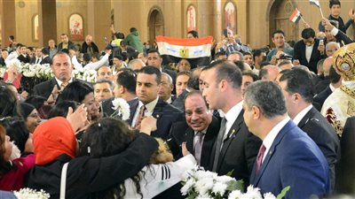 الأقباط يستقبلون السيسي في كاتدرائية ميلاد المسيح بالزغاريد: بنحبك ياريس
