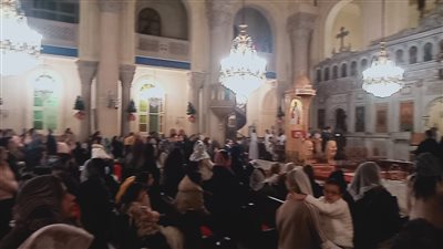 بدء قداس عيد الميلاد المجيد بالكنيسة المرقسية في الإسكندرية (فيديو)