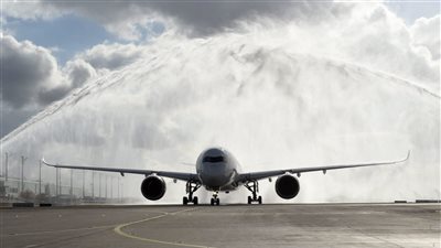 إصابة 6 أشخاص على متن طائرة هبطت اضطراريا في اليابان 