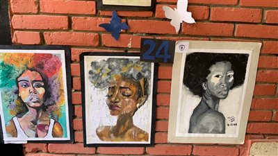 طلاب طب سوهاج ينظمون المعرض الفني السنوي الثاني لدعم مبادرة متخبيش وشك