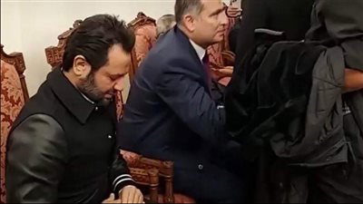 نوبة بكاء للإعلامي اللبناني نيشان في عزاء وديع جورج وسوف (صور)