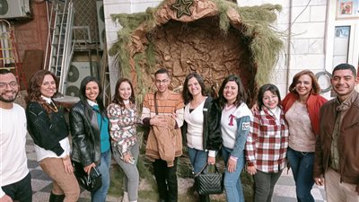 صور تذكارية مع المزود، أبرز المشاهد في احتفالية عيد الميلاد بكنيسة الأنبا بيشوي ببورسعيد